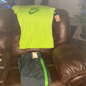 Nike Set. Large . Green & Gray .